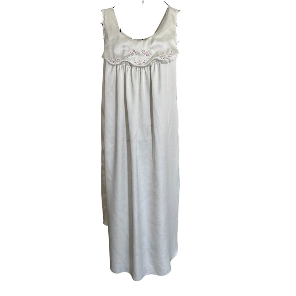 Vintage 70's Barbizon Embroidered Satin Collared Nightgown Cottage Boho Glem